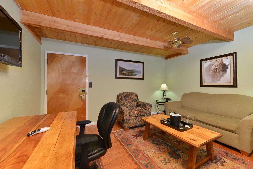 The Boulder Creek Hotel 2*